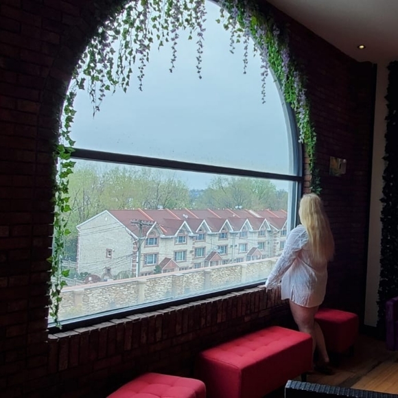 Meet your Posher, Fjoralba - Picture 1 of 1